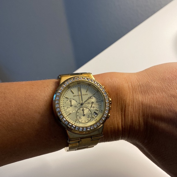 Michael Kors Dylan Gold Ladies Watch - Picture 3 of 8